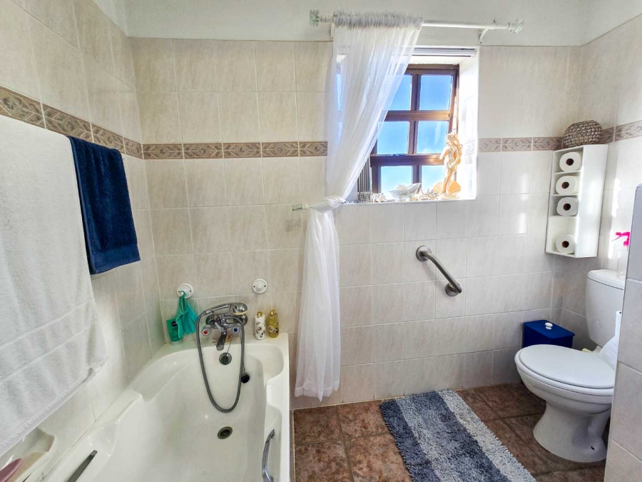 5 Bedroom Property for Sale in Stilbaai Wes Western Cape